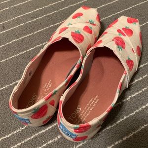 Strawberry TOMS